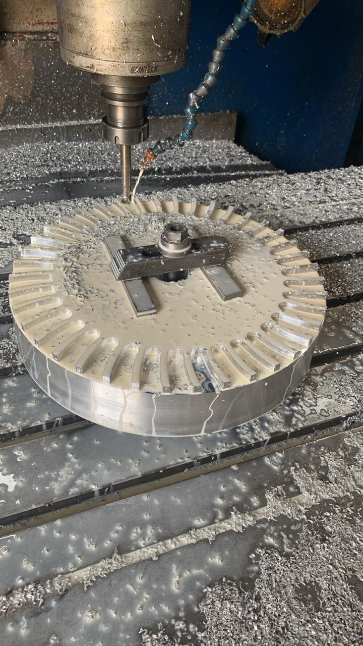 Fresamento CNC de roda com pás
